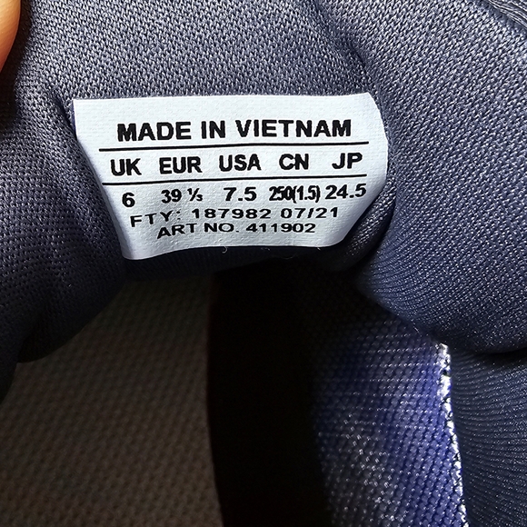 Salomon Hiking Shoes - Picture 9 of 11